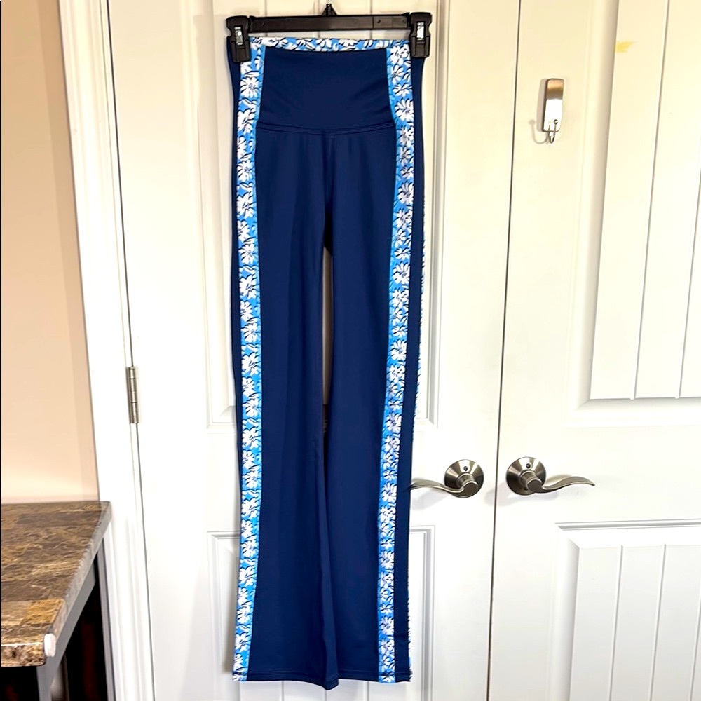 Lilly Pulitzer Luxletic Carpe Vita Flair Navy Legging Size Extra Small NWT